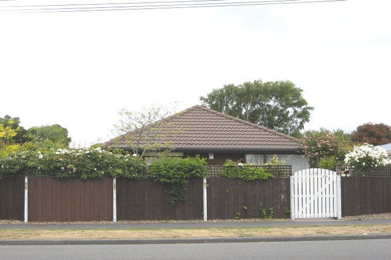 Photo of property in 1/25 Inwoods Road, Parklands, Christchurch, 8083