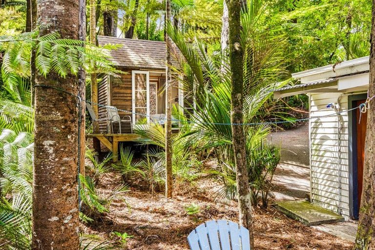 Photo of property in 227 Woodlands Park Road, Titirangi, Auckland, 0604