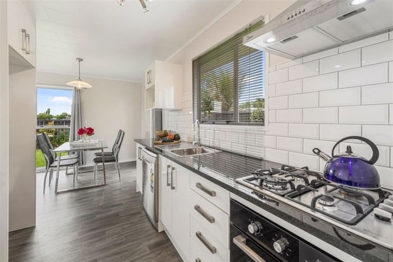 Photo of property in 10 Agar Place, Favona, Auckland, 2024