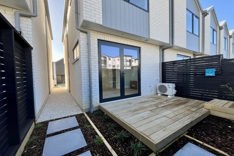 Photo of property in 3/21 Makomako Drive, Orewa, 0931