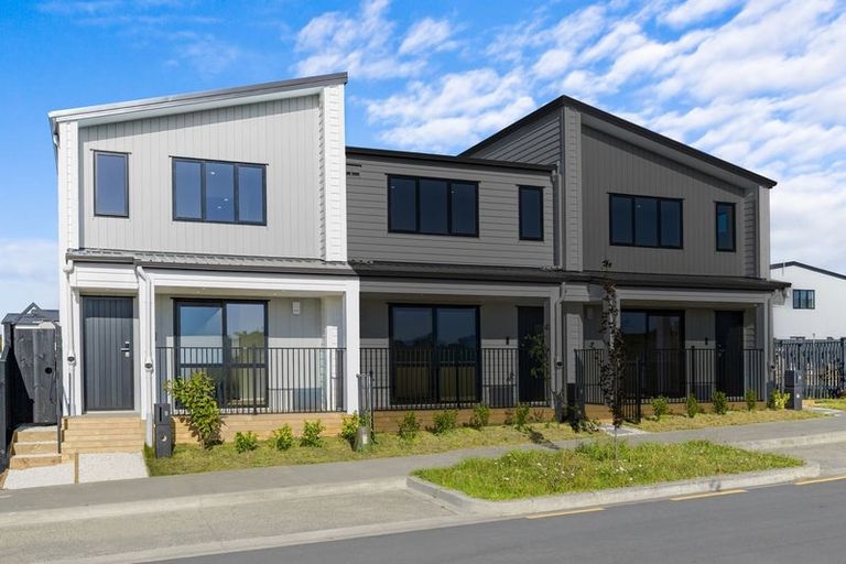 Photo of property in 8 Harikoa Way, Karaka, 2113