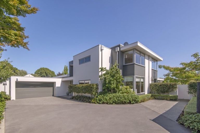 Photo of property in 25 Garreg Road, Fendalton, Christchurch, 8052