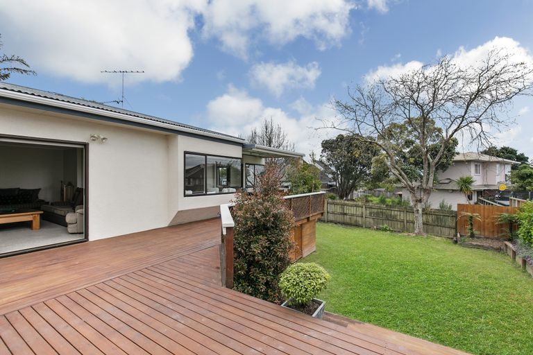 Photo of property in 1/47 Knights Road, Rothesay Bay, Auckland, 0630