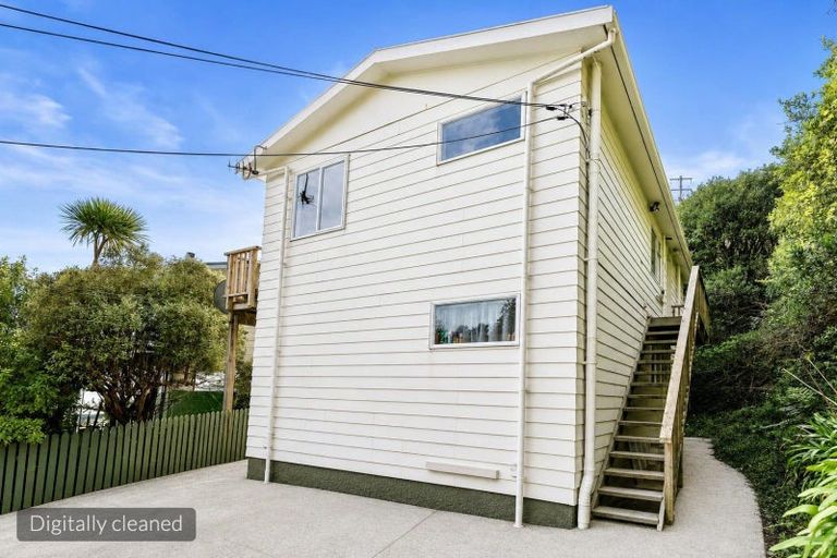 Photo of property in 31b Omega Street, Newlands, Wellington, 6037