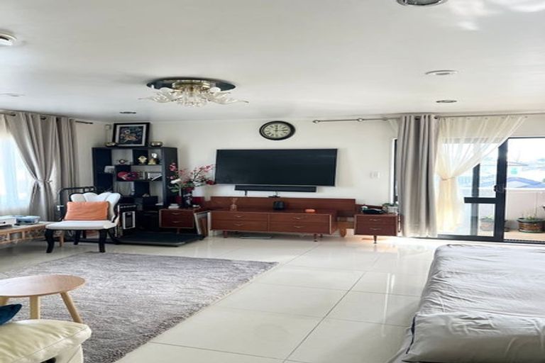 Photo of property in 38 Kenderdine Road, Papatoetoe, Auckland, 2025