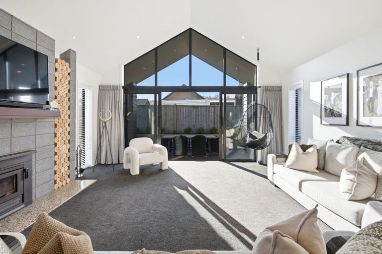 Photo of property in 16 Three Kings Court, Outram, 9019
