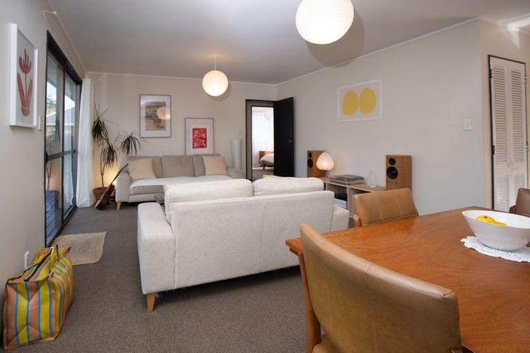 Photo of property in 6b Spencer Place, Merrilands, New Plymouth, 4312