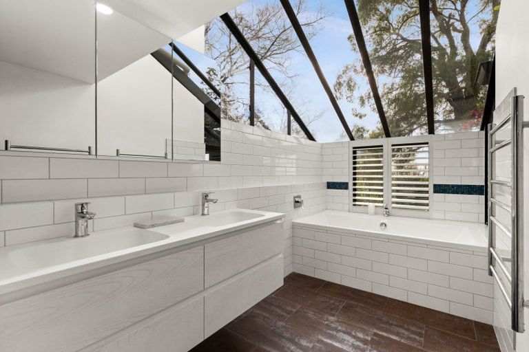 Photo of property in 115 Te Mata Peak Road, Havelock North, 4130