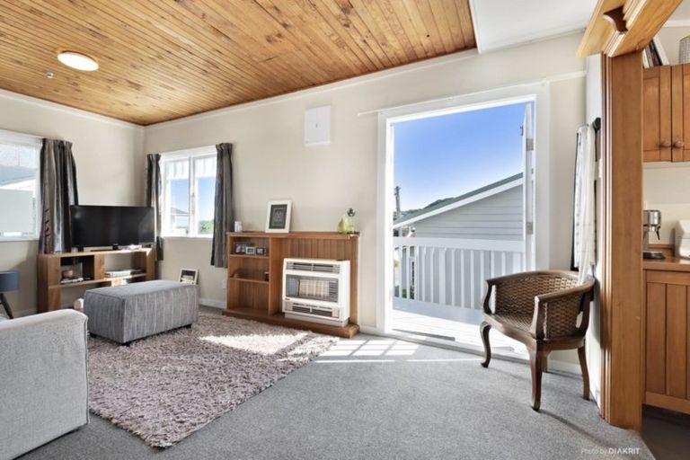 Photo of property in 2 Linwood Way, Island Bay, Wellington, 6023