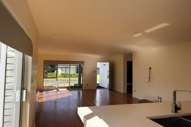 Photo of property in 12 Matariki Street, Omaha, 0986