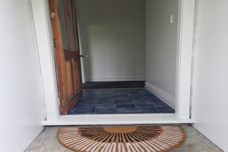 Photo of property in 15 Wai-iti Crescent, Woburn, Lower Hutt, 5010