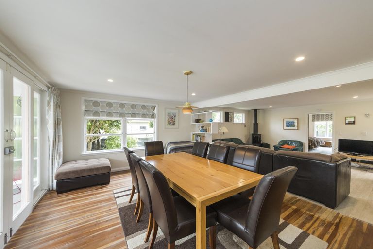 Photo of property in 12 Parata Street, Hokowhitu, Palmerston North, 4410