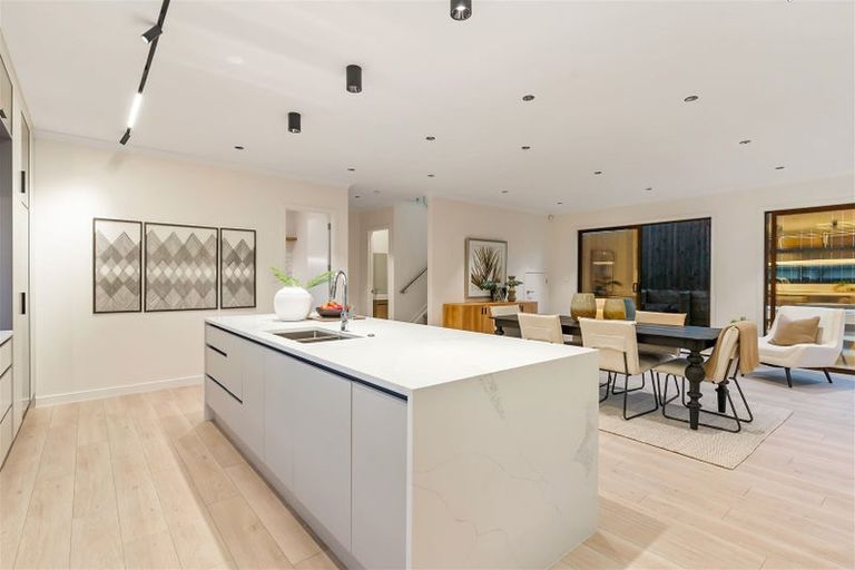 Photo of property in 6 Luff Place, Long Bay, Auckland, 0630