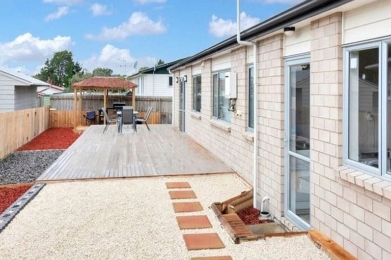 Photo of property in 17 Clendon Place, Manurewa, Auckland, 2102