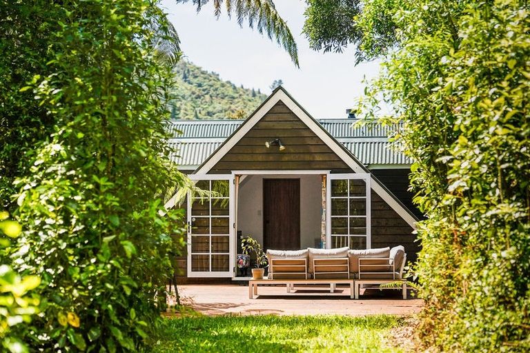 Photo of property in 298 Mangaone Road, Reikorangi, Waikanae, 5391