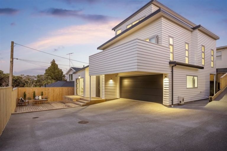 Photo of property in 9a Clematis Avenue, Murrays Bay, Auckland, 0630