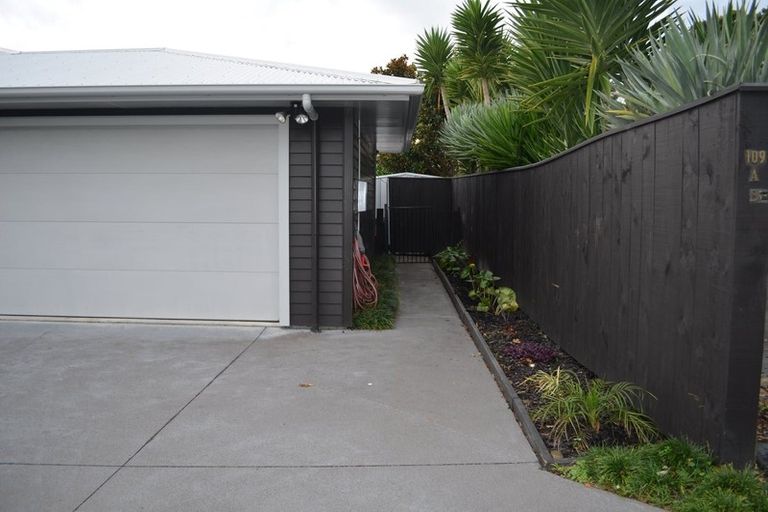 Photo of property in 109a Wairau Road, Oakura, 4314