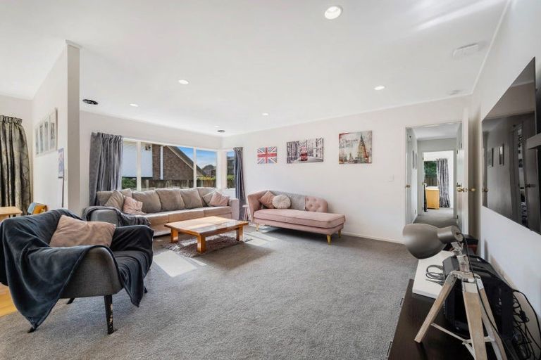 Photo of property in 17 Matterhorn Crescent, Northpark, Auckland, 2013