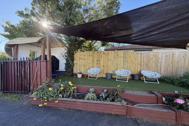 Photo of property in 1 Luxton Place, Rangiora, 7400