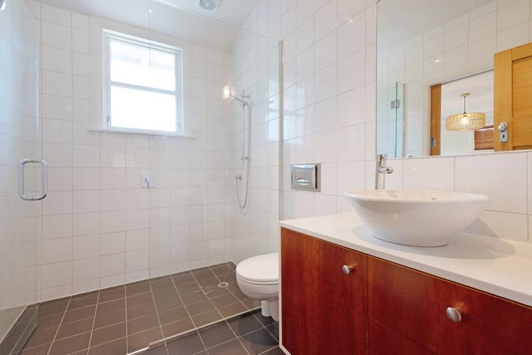 Photo of property in 16 Burnell Avenue, Thorndon, Wellington, 6011