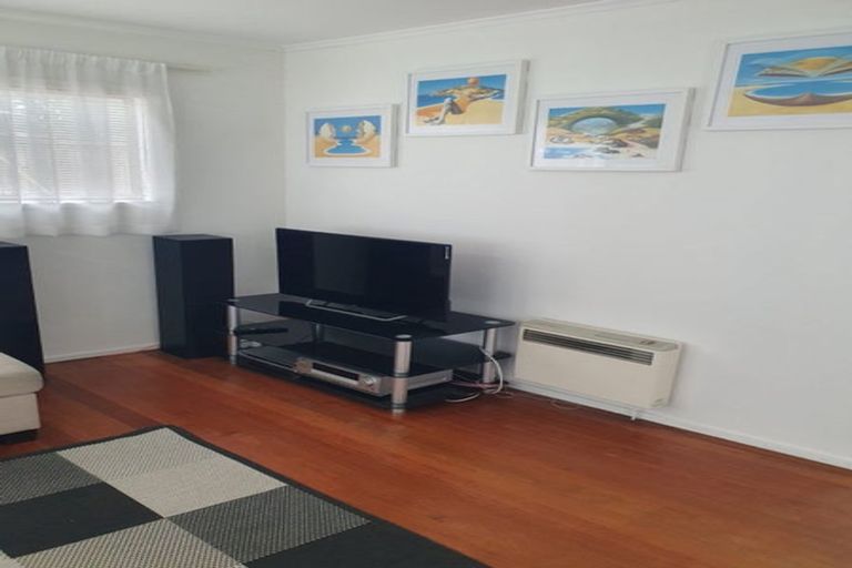 Photo of property in 2/479 Beach Road, Murrays Bay, Auckland, 0630