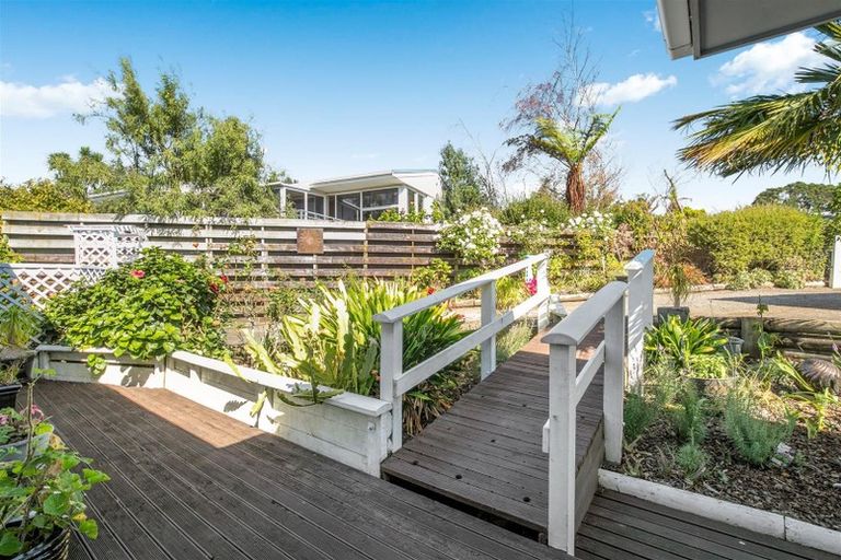 Photo of property in 3 Hamilton Drive, Waiuku, 2123