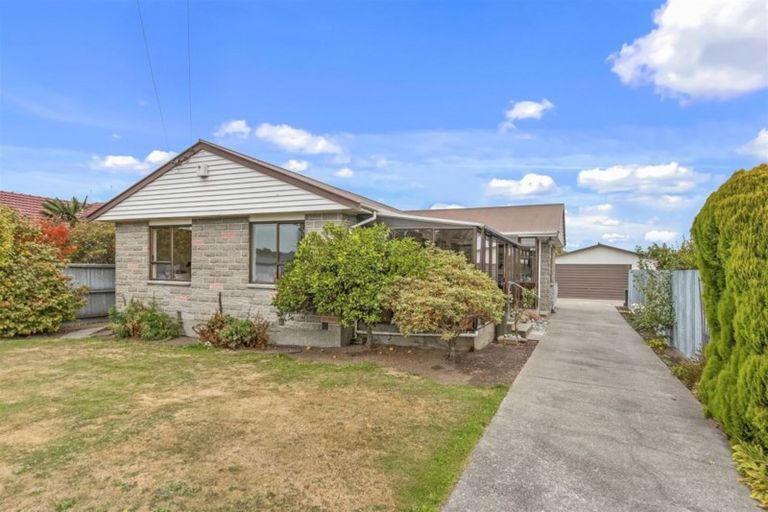 Photo of property in 12 Daniels Road, Redwood, Christchurch, 8051