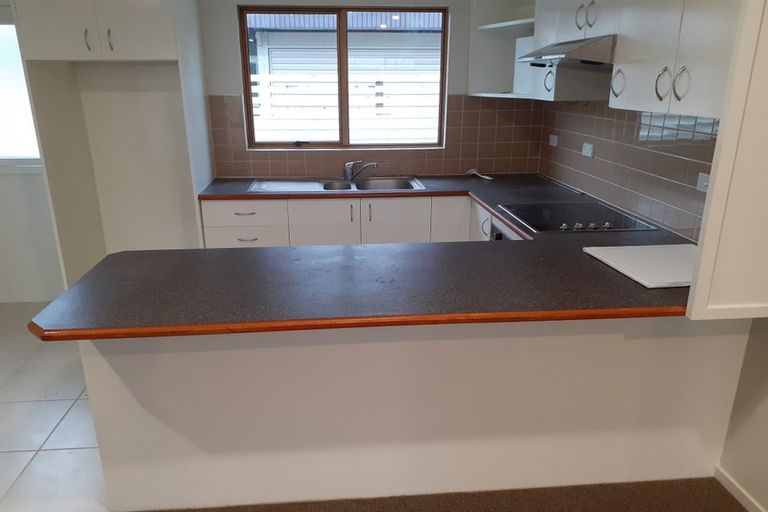 Photo of property in 2/54 Ray Small Drive, Pahurehure, Papakura, 2113