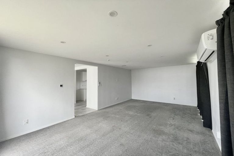 Photo of property in 2/84 Lynwood Road, New Lynn, Auckland, 0600