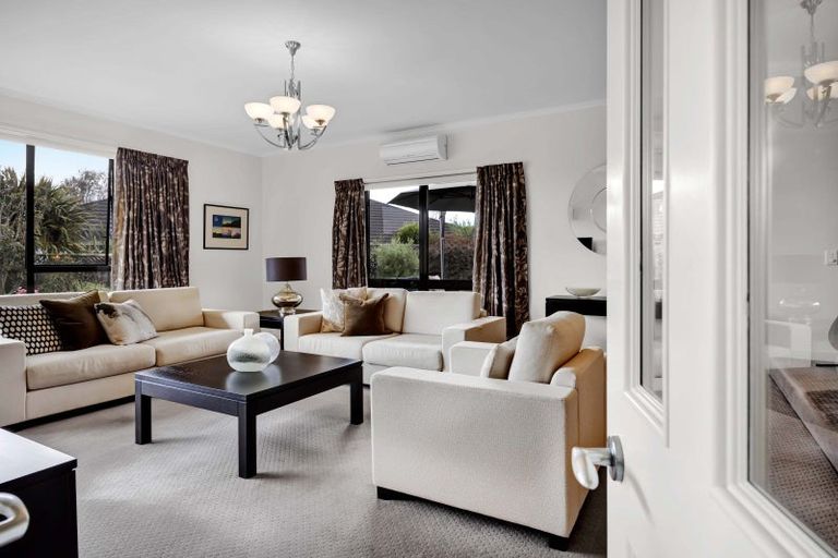 Photo of property in 3b Larsen Place, Merrilands, New Plymouth, 4312