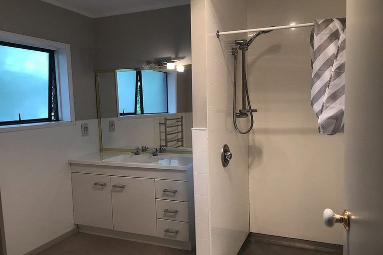 Photo of property in 2/4 Penning Road, Castor Bay, Auckland, 0620