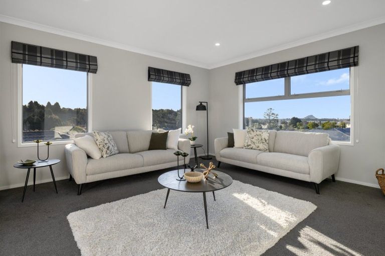 Photo of property in 111 Oteki Park Drive, Welcome Bay, Tauranga, 3112