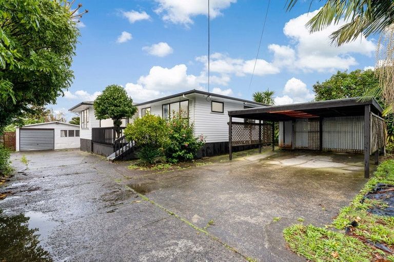 Photo of property in 128 Cobham Crescent, Kelston, Auckland, 0602