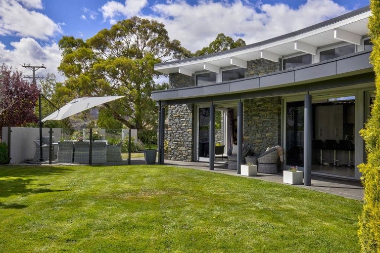 Photo of property in 19 Hall Road, Bannockburn, Cromwell, 9384