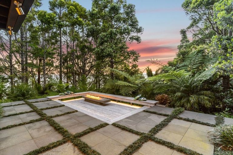 Photo of property in 34 Arapito Road, Titirangi, Auckland, 0604