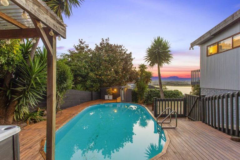 Photo of property in 36 Telstar Place, Beach Haven, Auckland, 0626