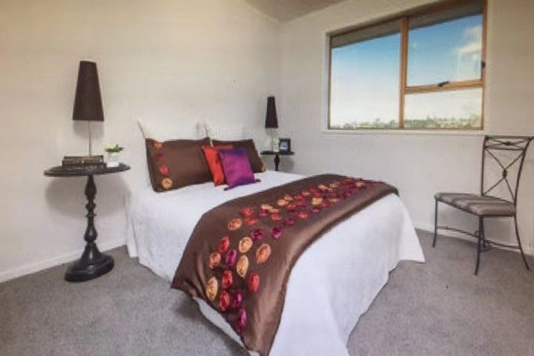 Photo of property in 76 Weatherly Road, Torbay, Auckland, 0630