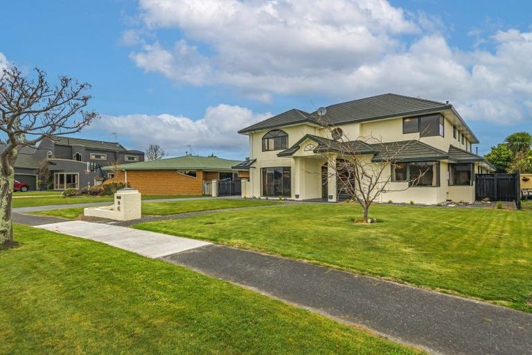 Photo of property in 41 Royal Oak Drive, Kelvin Grove, Palmerston North, 4414