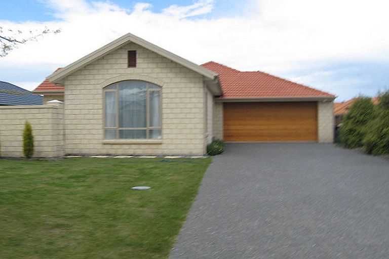 Photo of property in 5 Oratia Grove, Northwood, Christchurch, 8051