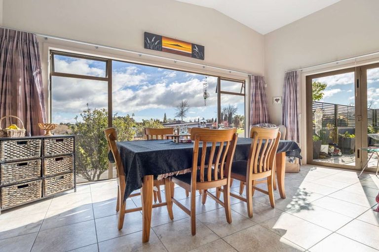 Photo of property in 2 Honeysuckle Lane, Ohauiti, Tauranga, 3112