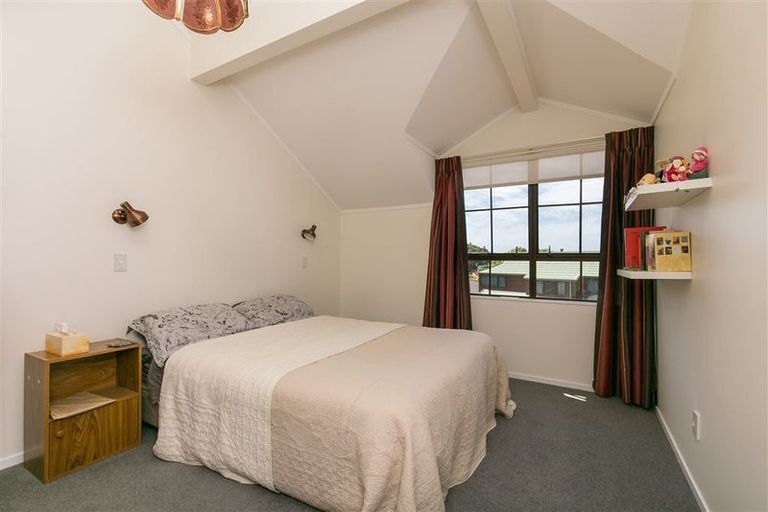 Photo of property in 74 Amapur Drive, Khandallah, Wellington, 6035