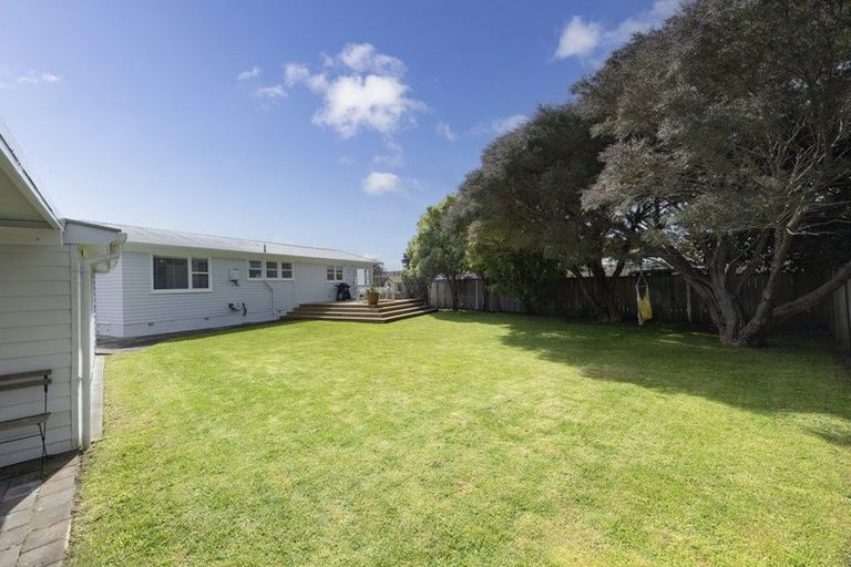 Photo of property in 8 Brennan Avenue, Te Atatu Peninsula, Auckland, 0610