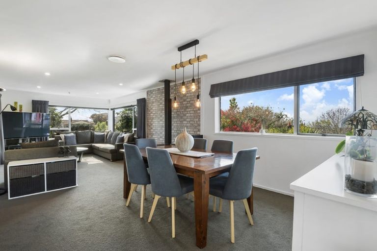 Photo of property in 127 Oaktree Avenue, Browns Bay, Auckland, 0630