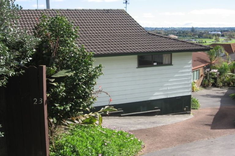 Photo of property in 2/23 Gwenand Place, Botany Downs, Auckland, 2010