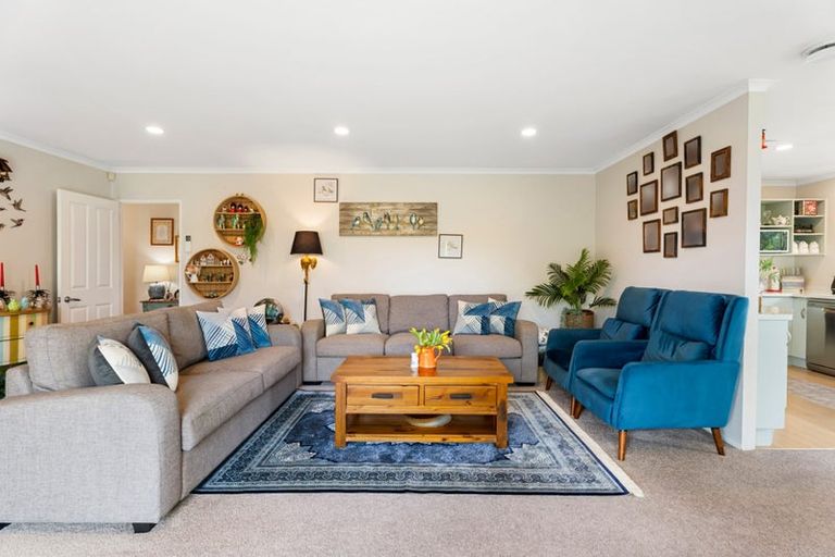 Photo of property in 52 Wattle Farm Road, Wattle Downs, Auckland, 2103