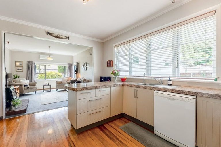 Photo of property in 42 Domain Road, Otaki, 5512