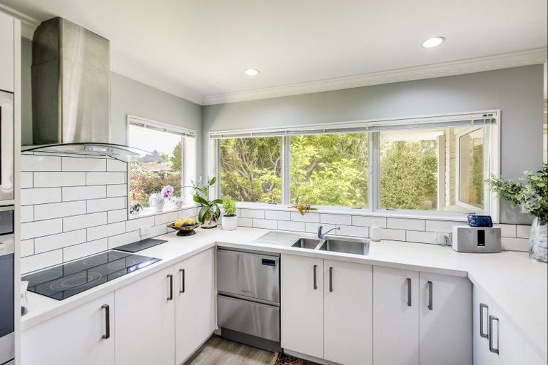 Photo of property in 2 Fern Grove, Taradale, Napier, 4112