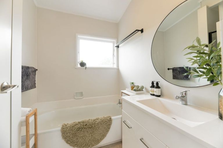 Photo of property in 137 Verbena Road, Birkdale, Auckland, 0626