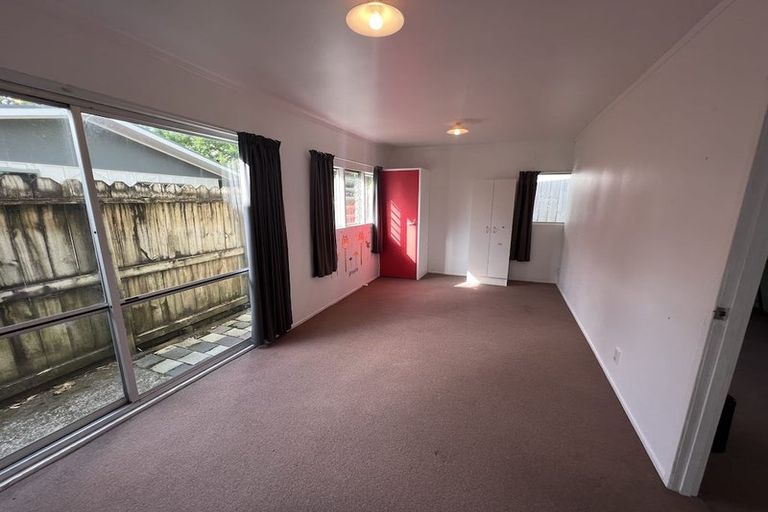 Photo of property in 25 Crompton Road, Massey, Auckland, 0614