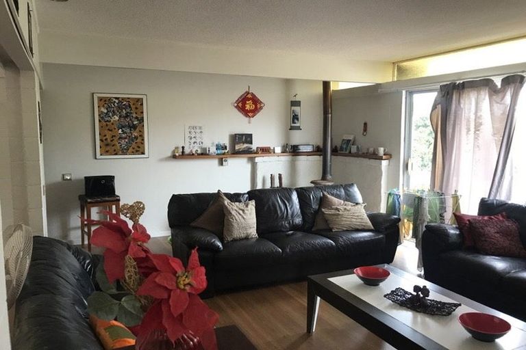 Photo of property in 60 Chelsea View Drive, Chatswood, Auckland, 0626